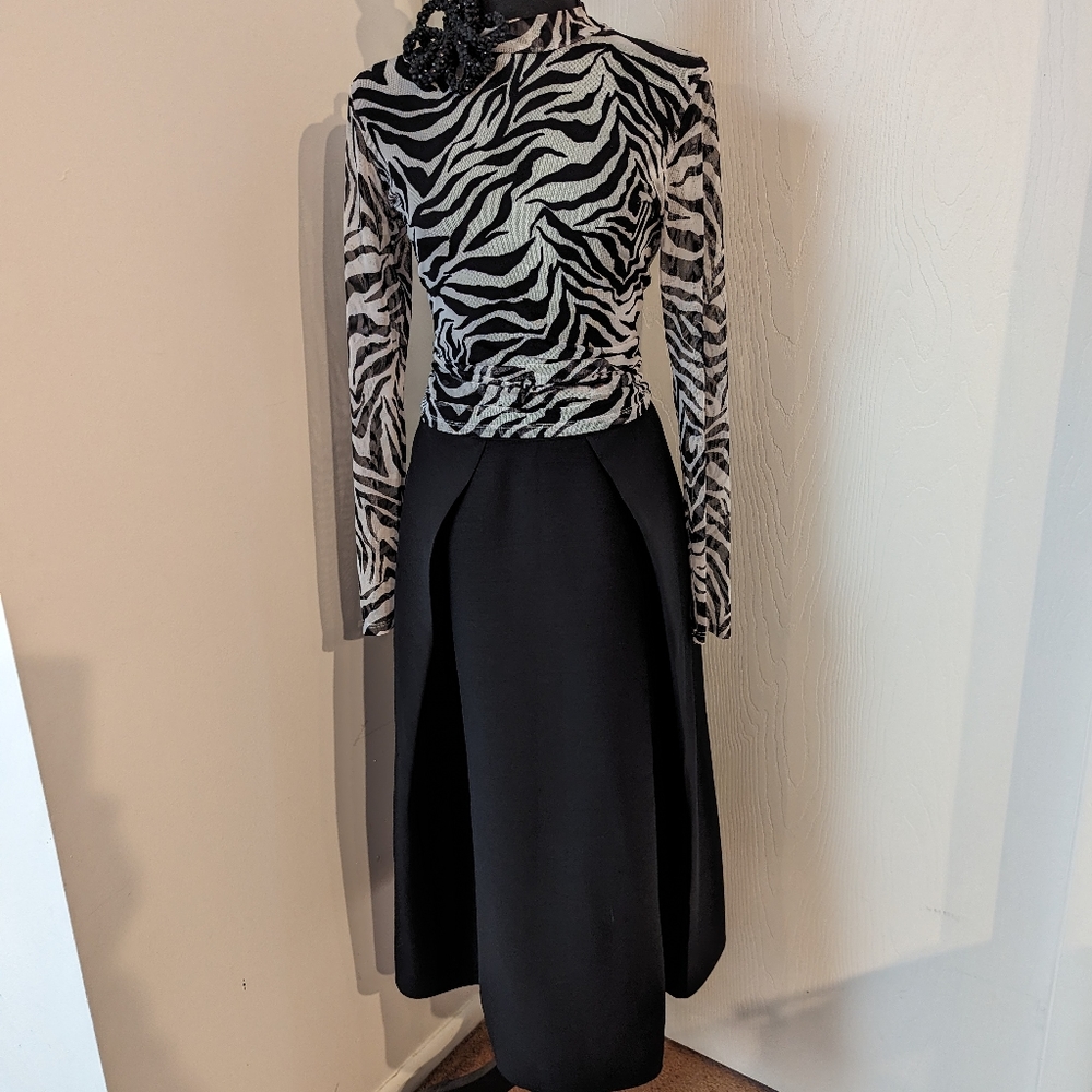 Vintage 90s Isaac Mizrahi Silk and Wool inverted pleat Skirt. Sz.6